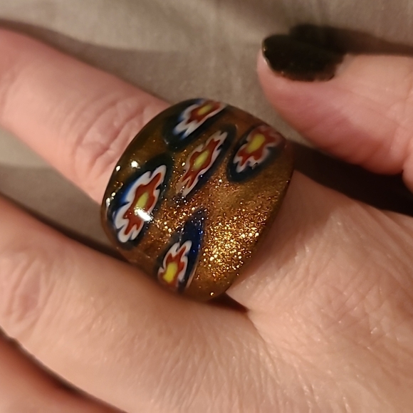 Girl Smiles Jewelry - Glass ring with flowers